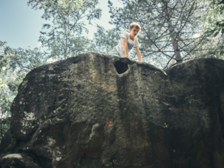 Escalade à Auvernaux, près de Fontainebleau par Laurence Bichon